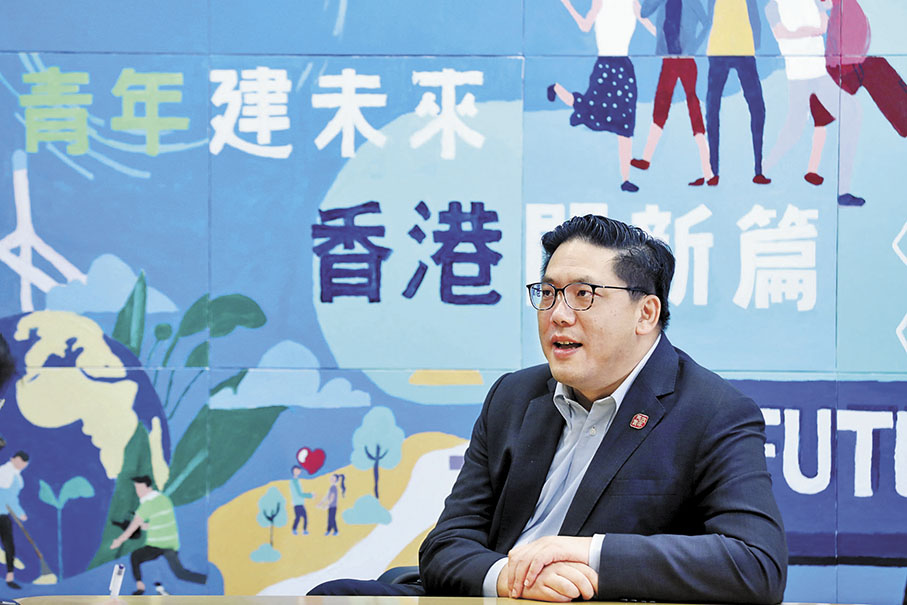 ◆梁宏正接受香港文匯報訪問，介紹2023年「青年節@HK」。 香港文匯報記者萬霜靈  攝