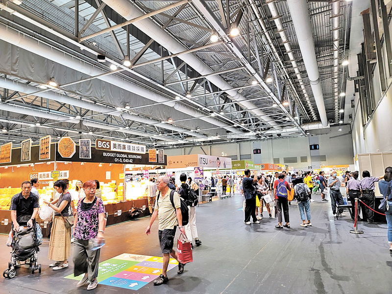 ◆ 昨日是工展會購物節最後一天，人流偏少。香港文匯報記者唐文  攝