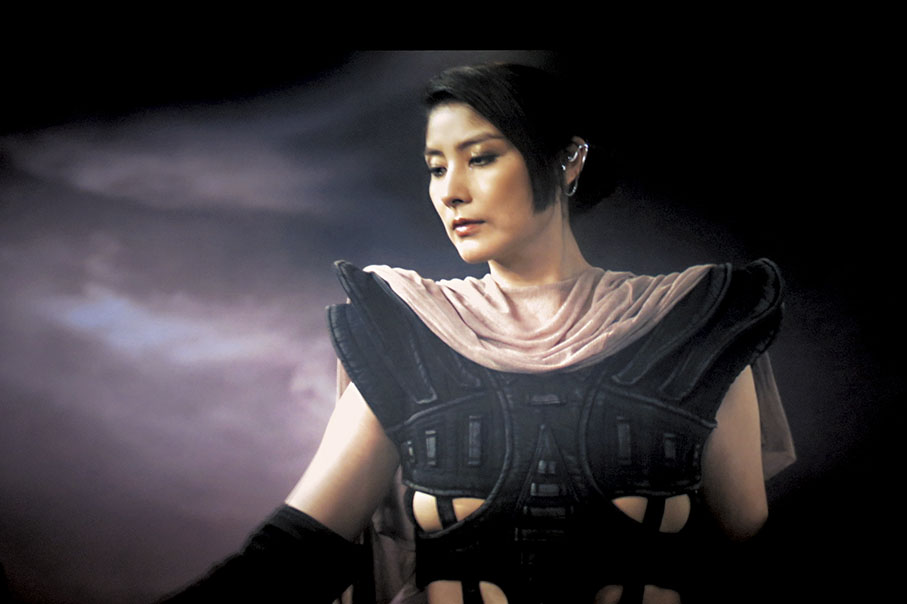 ◆ Kelly的Captain  K造型相當性感。