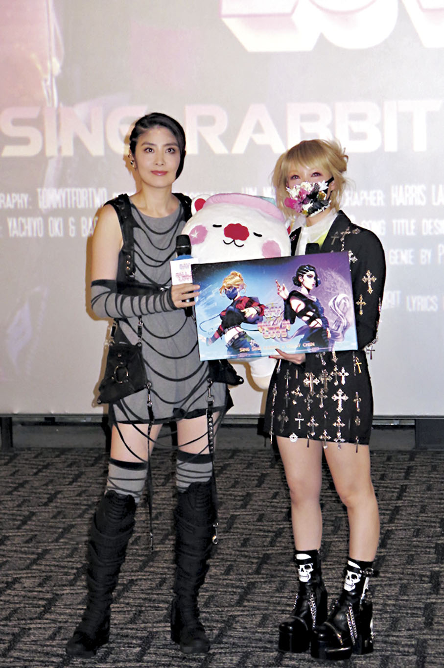 ◆ 星星兔專門搵人畫了一幅新歌MV中的動漫形象送畀Kelly。