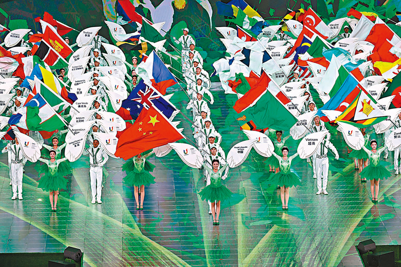 ◆參賽代表團旗幟入場。  中新社