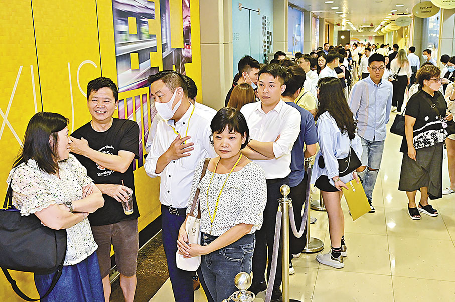 ◆親海駅II連日來持續吸引大批人士排隊參觀示範單位。