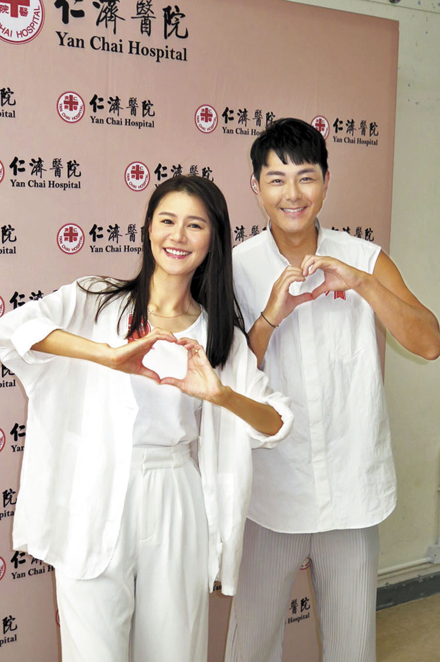 ◆蕭正楠與黃翠如夫妻檔送暖。