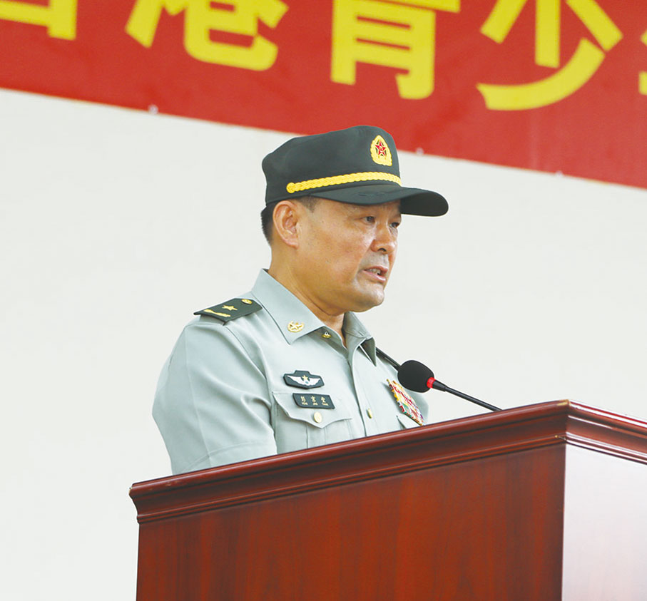 ◆ 駐港部隊司令員彭京堂致辭。