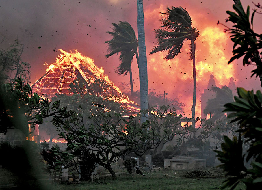 ◆拉海納到處火光熊熊。 美聯社