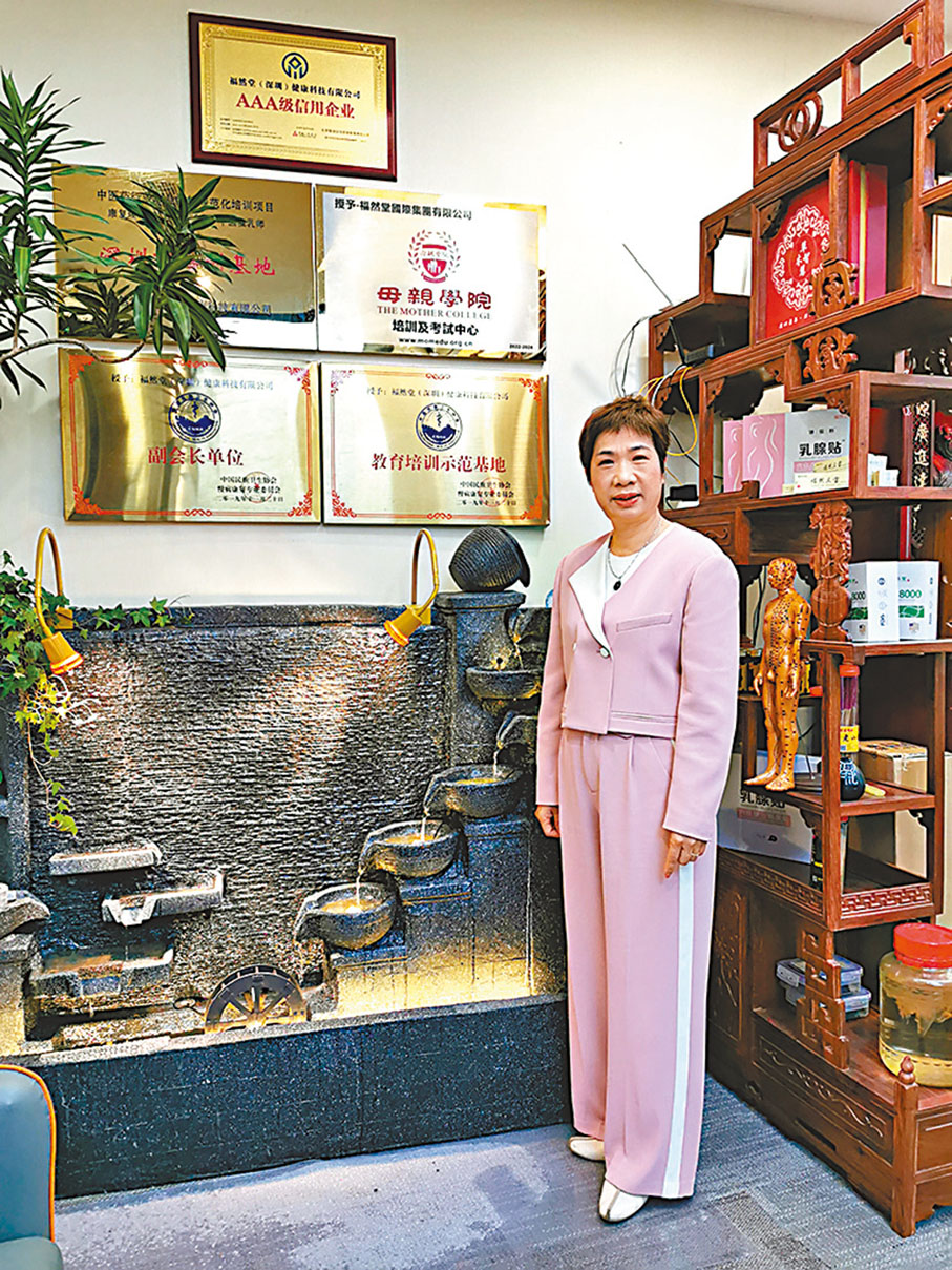 ◆伍艷玲是較早一批熱心在香港推廣中醫藥文化的「先行者」。 焯羚 攝