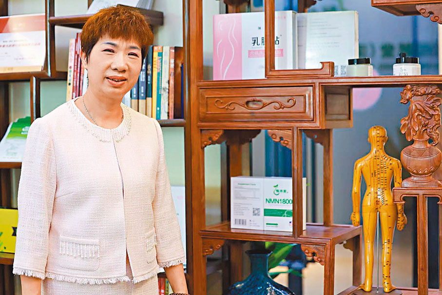 ◆伍艷玲從小對中醫藥就有一種天然的親近感。 胡若璋 攝