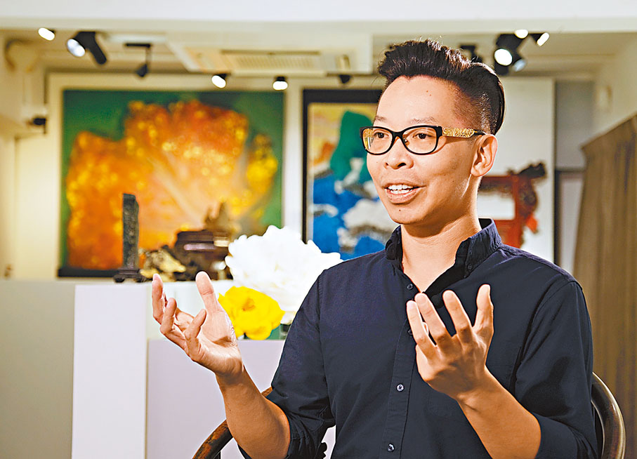 ◆王俊賢想以陶瓷為媒，讓牡丹在香港長久「綻放」。