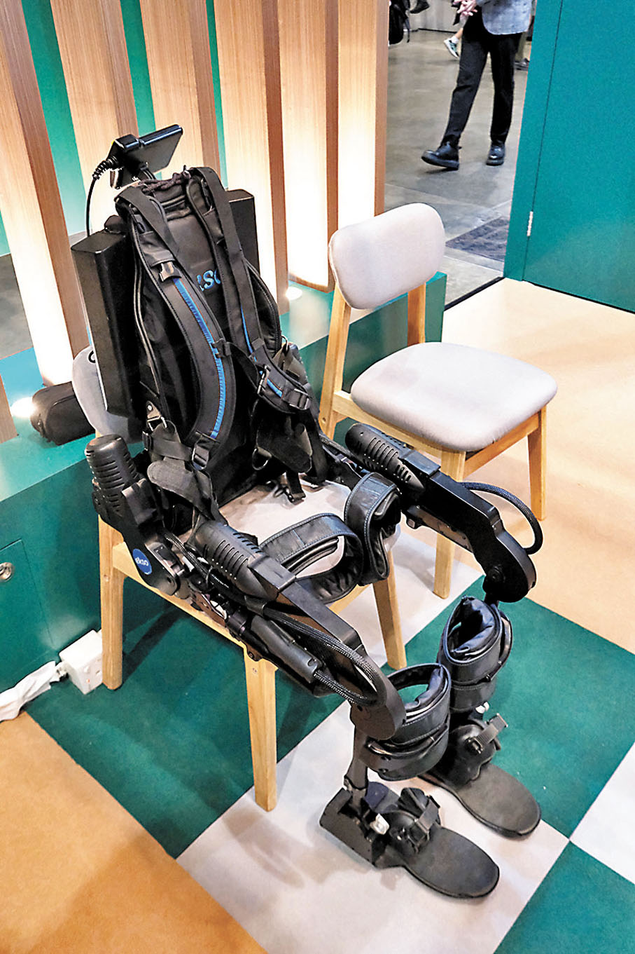 ◆ 外骨骼機械腳。香港文匯報記者涂穴 攝