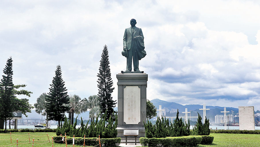 ◆孫中山雕像屹立在中山紀念公園中央。