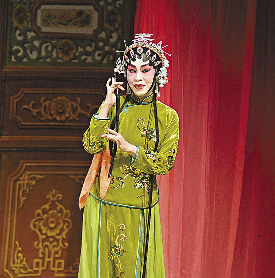 ◆鄭敏儀熱愛傳統粵劇曲藝，除演出更常主辦傳幫帶粵劇及唱腔派的演出。