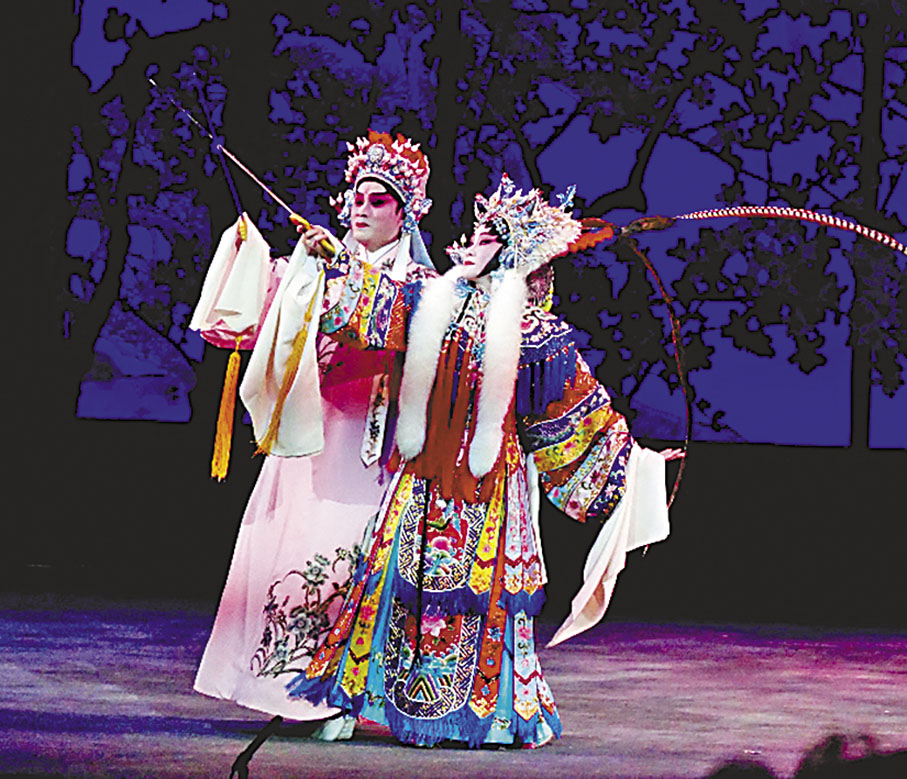 ◆李秋元、黃小鳳演繹百花六雲定情雙劍舞。