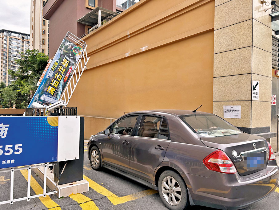 ◆佛山各小區正在升級智慧停車系統，港牌車將便捷進出停車場。香港文匯報記者敖敏輝  攝