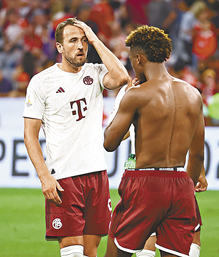 ◆哈利卡尼(左)後備亮相，機會並不多。  路透社