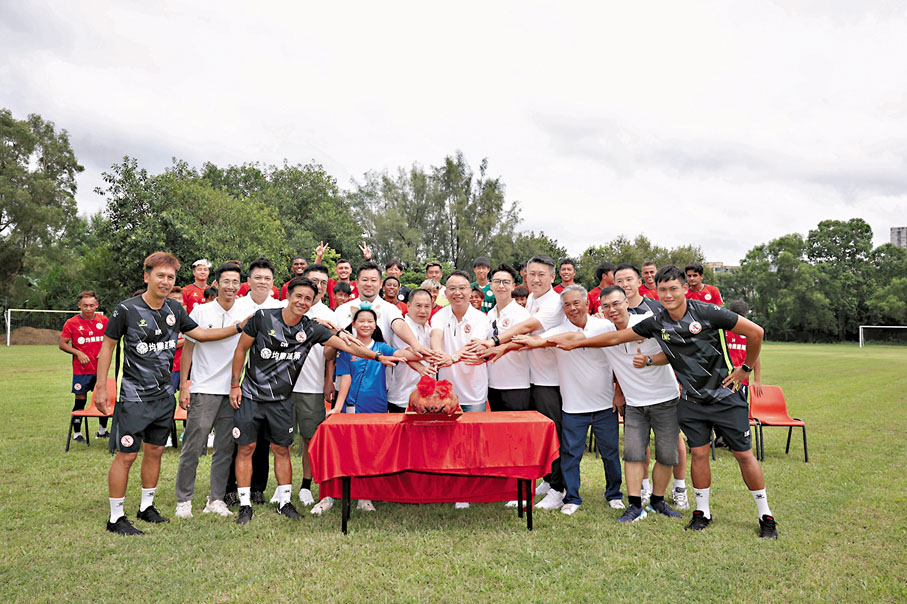 ◆ 北區足球會昨日舉行切燒豬儀式。  球會圖片