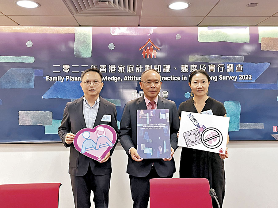 ◆家計會調查發現，本港夫婦平均子女數目0.9名，見歷史新低，沒有孩子的夫婦比率亦增逾一倍，取代「一孩家庭」成為本港主流。 香港文匯報記者張弦  攝