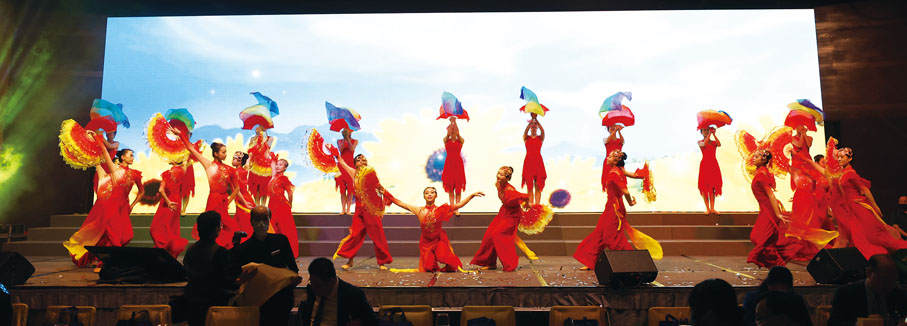 ◆海南瓊海海桂中學文藝團送上精彩歌舞表演。