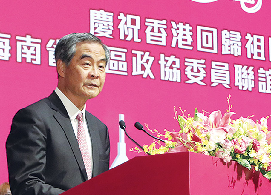 ◆全國政協副主席梁振英致辭。