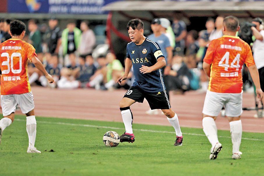 ◆ 陳百祥笑言自己熱愛表演，愈多人就愈能發揮表演慾。