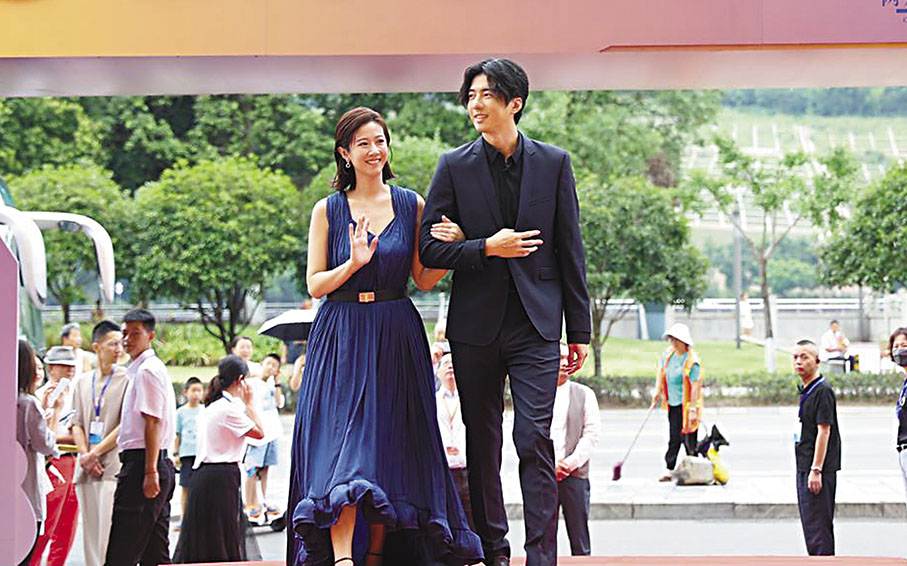 ◆《本日公休》演員方志友（左）和傅孟柏（右）亮相紅毯。