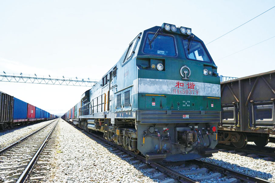 ◆ 阿拉山口站滿載國貨的班列整裝待發。