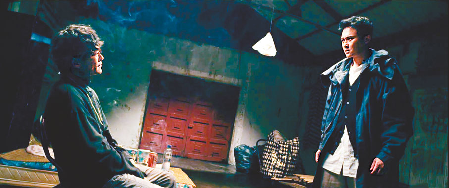 ◆古天樂一人飾演3角，與張智霖鬥戲。