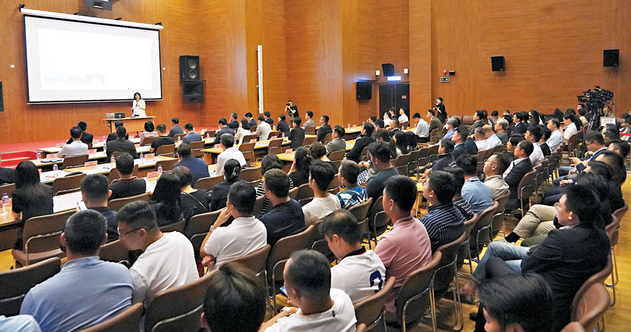 ◆甯漢豪預計明年第四季就相關創科用地進行土地平整，同時會研究以「地花」的模式批撥土地。香港文匯報記者曾興偉  攝