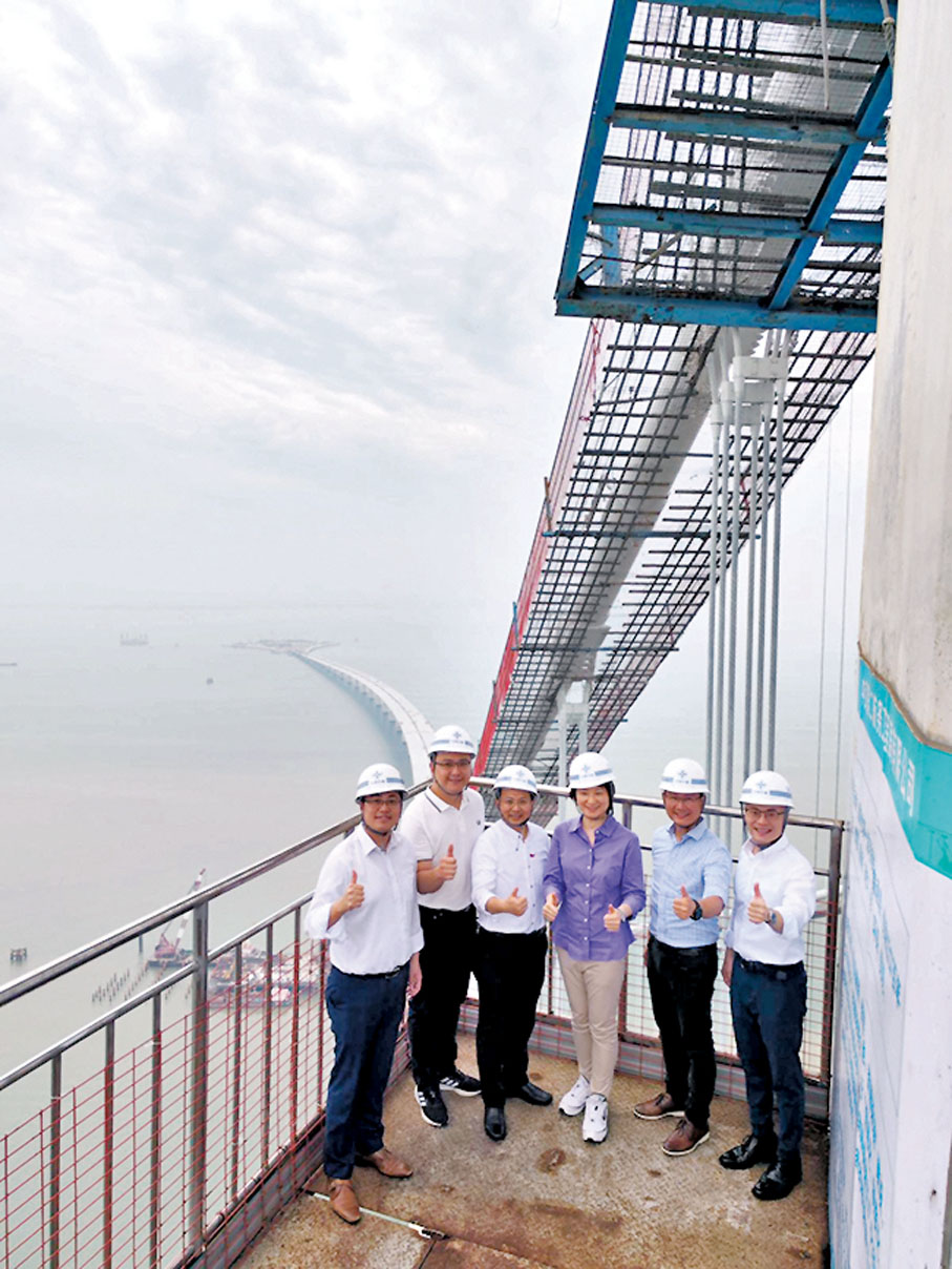 ◆考察團到深中通道項目參觀通道設施。