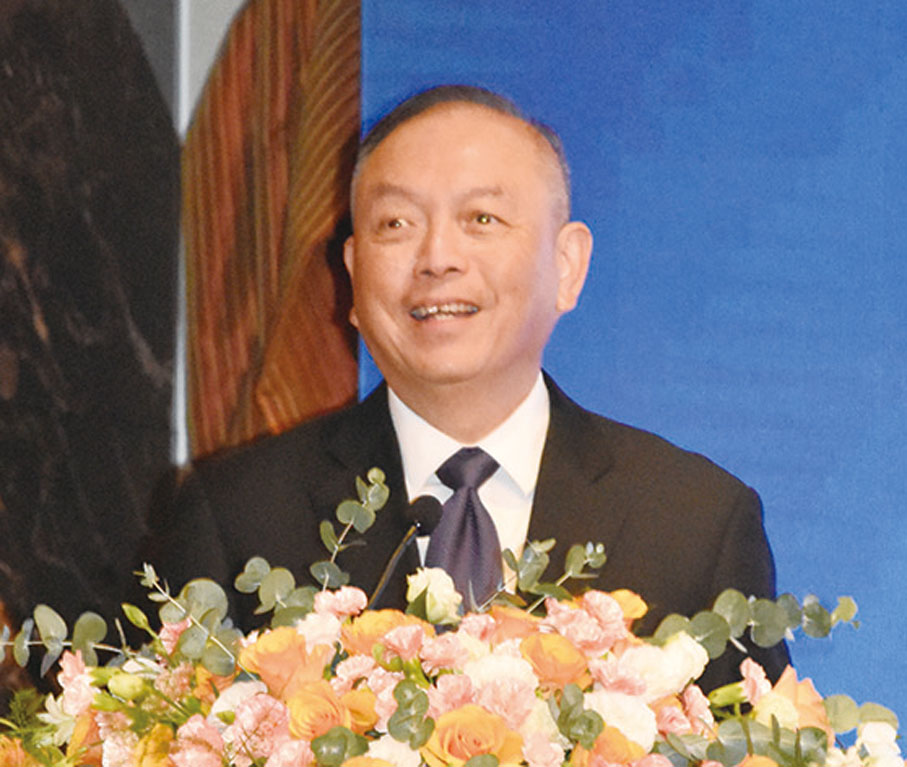 ◆ 中國萬天控股主席許國偉於簽訂儀式上致辭。