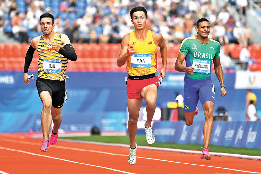 ◆嚴海濱（中）近期接連取得好成績。  資料圖片