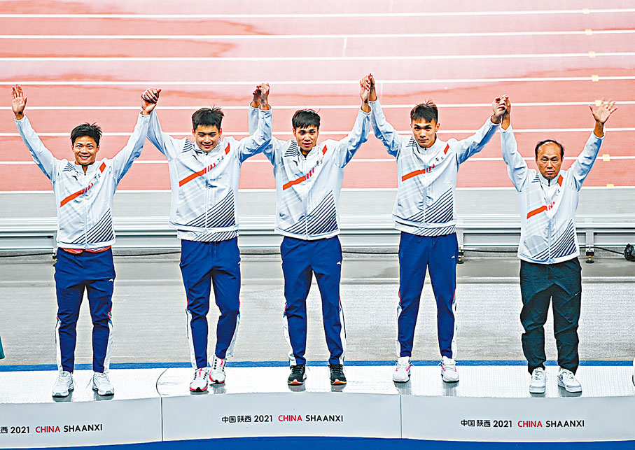 ◆嚴海濱（右二）希望能延續蘇炳添（左）的路線。資料圖片