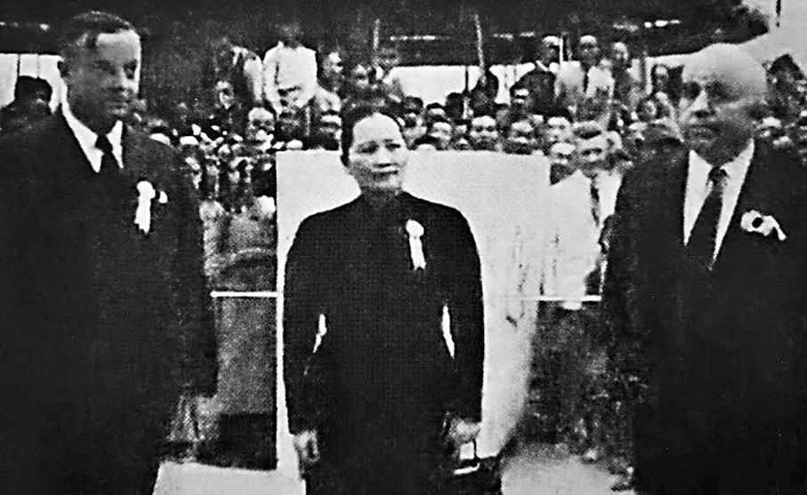 ◆1941年11月11日,「工合」香港促進委員會舉辦的嘉年華會在香港開幕,宋慶齡在開幕式上演講。