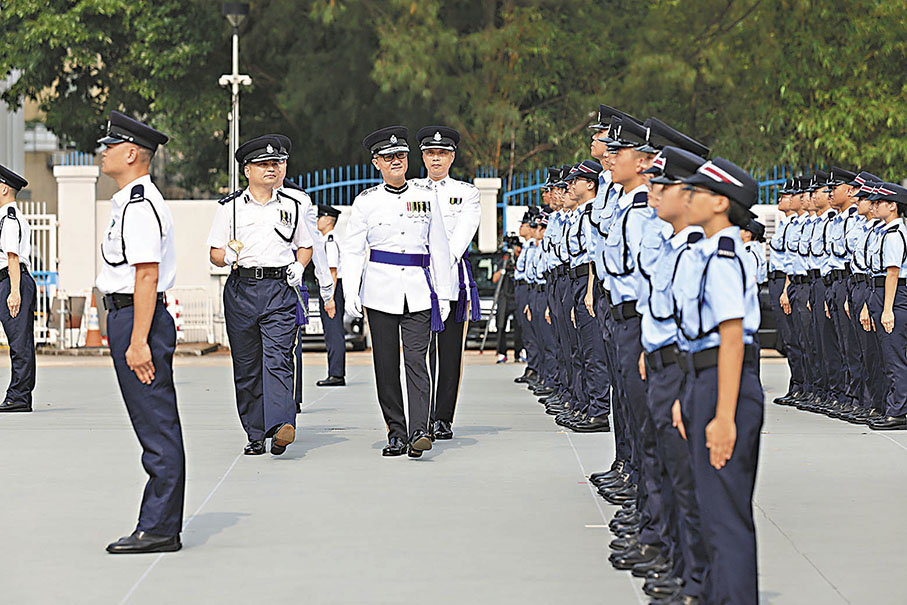 ◆12名輔警督察、79名大學生輔警以及47名輔警警員接受警務處處長蕭澤頤檢閱。