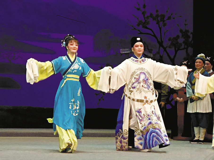 ◆謝幕是歡樂時刻，演員雙雙出現。