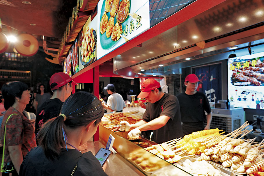 ◆ 寬窄巷子人頭湧湧。 