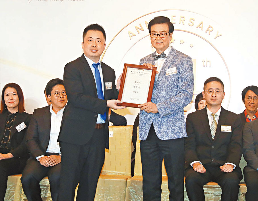 ◆黃百鳴已連任多屆理事長。