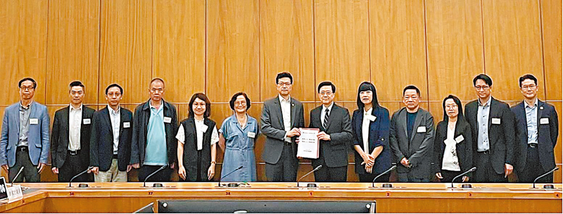 ◆工聯會昨日與特區行政長官李家超見面，從人口政策、土地房屋、地區治理等17個範疇提出建議。 工聯會Fb圖片