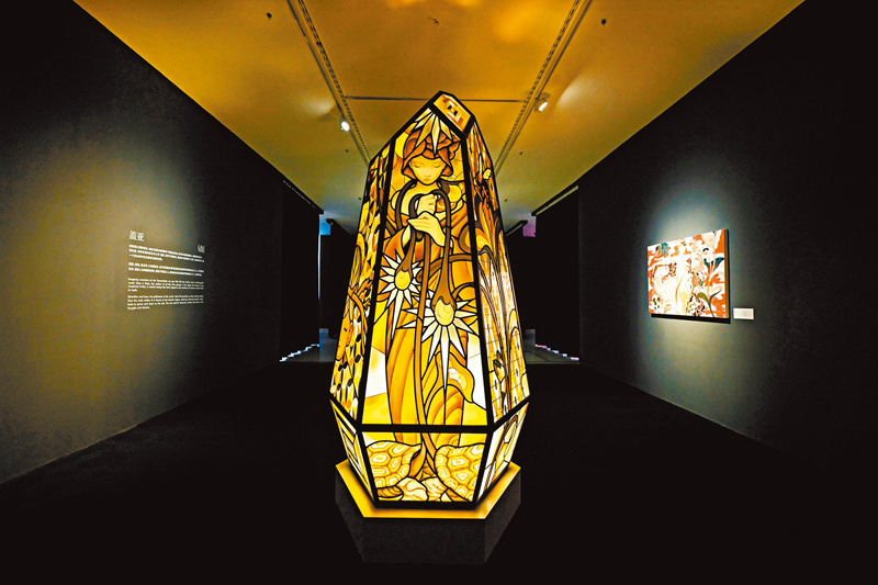 ◆彩色玻璃雕塑《蓋亞》。