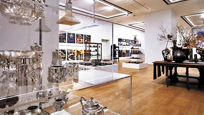 ◆「收藏之樂」展示來自多國的畫作、書法、茶具、佛像等收藏品。