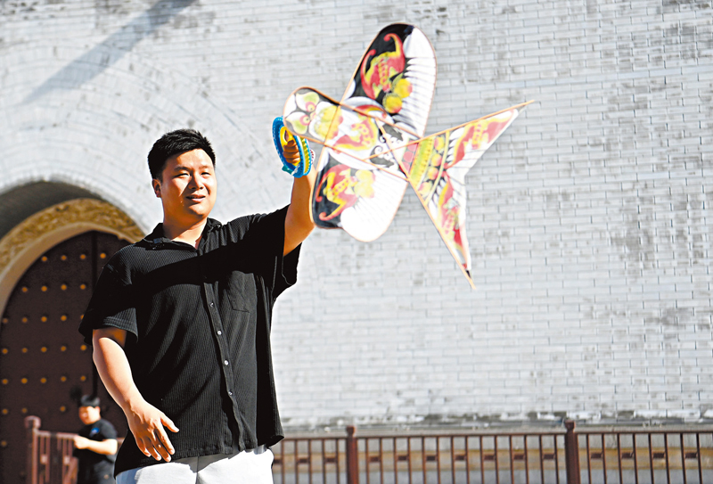 ◆天津風箏魏製作技藝被譽為天津工藝美術品的「三絕」之一。