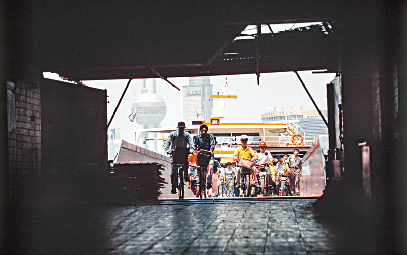 ◆輪渡站 2003  |  攝影：陳海汶