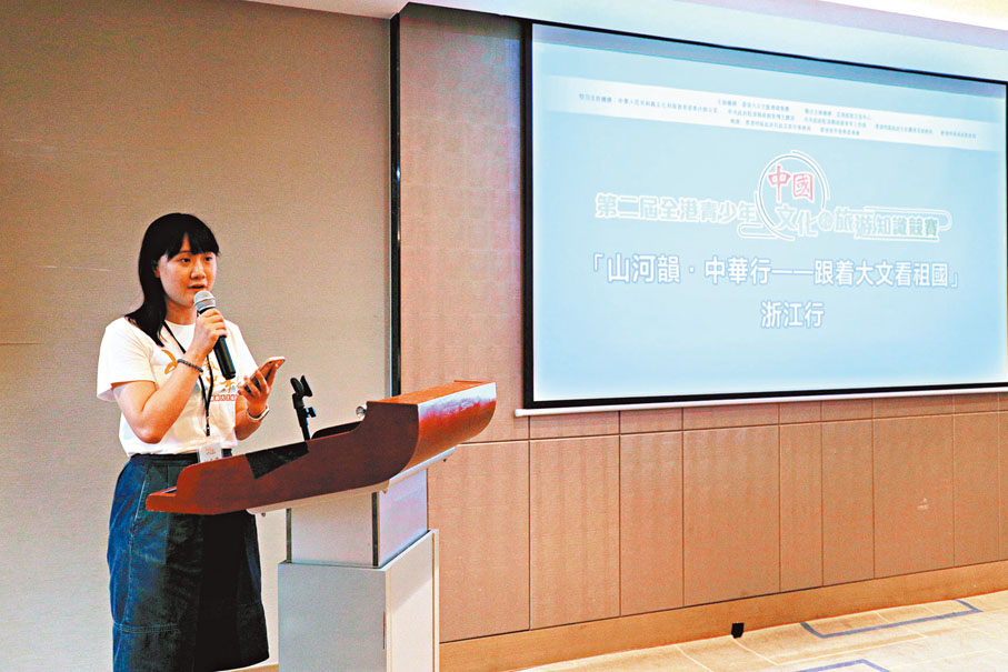 ◆香港北角協同中學的老師何佳慧表示，希望學生能將中華文化繼續傳揚。 香港文匯報記者連愍鈺  攝