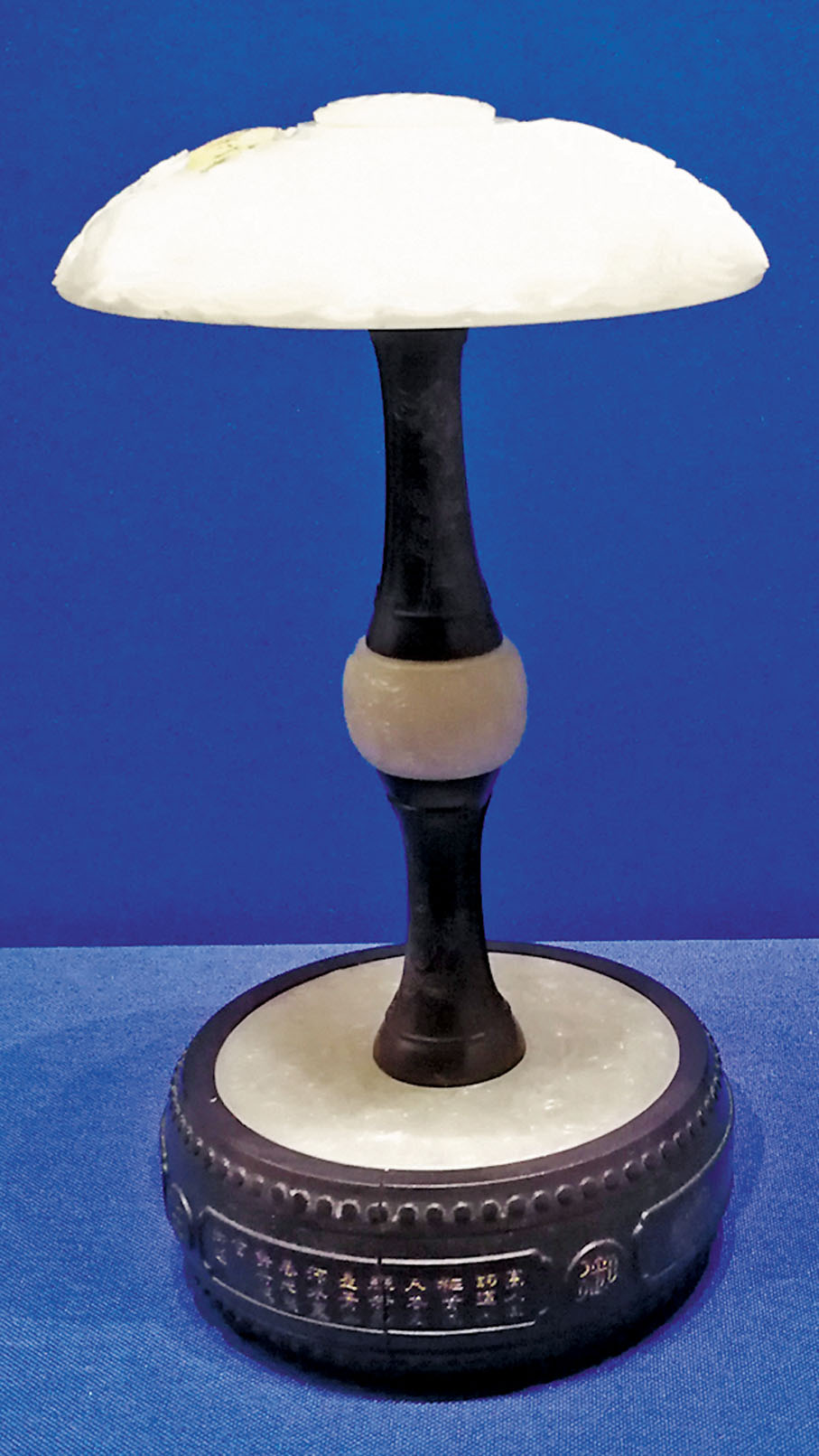 ◆乾隆帝御用紫檀嵌白玉雲龍紋冠架