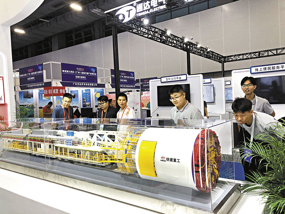 ◆國產盾構機模型展示。 香港文匯報記者方俊明  攝