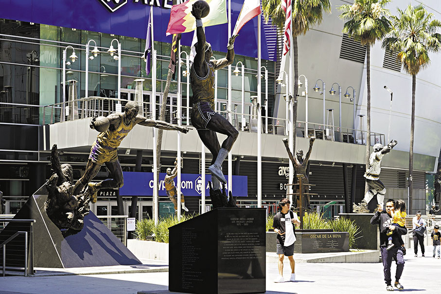 ◆湖人將在主場球館外豎立已故傳奇高比拜仁的雕像。  美聯社