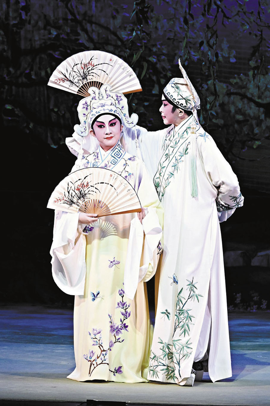 ◆文華與御玲瓏演《梁山伯與祝英台》。