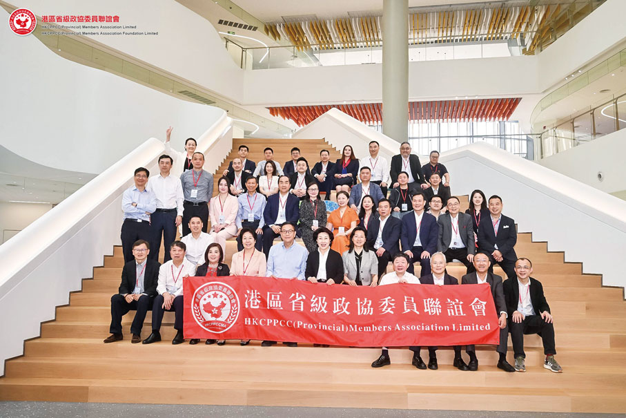 ◆參觀武漢東湖新技術開發區光電子資訊產業。