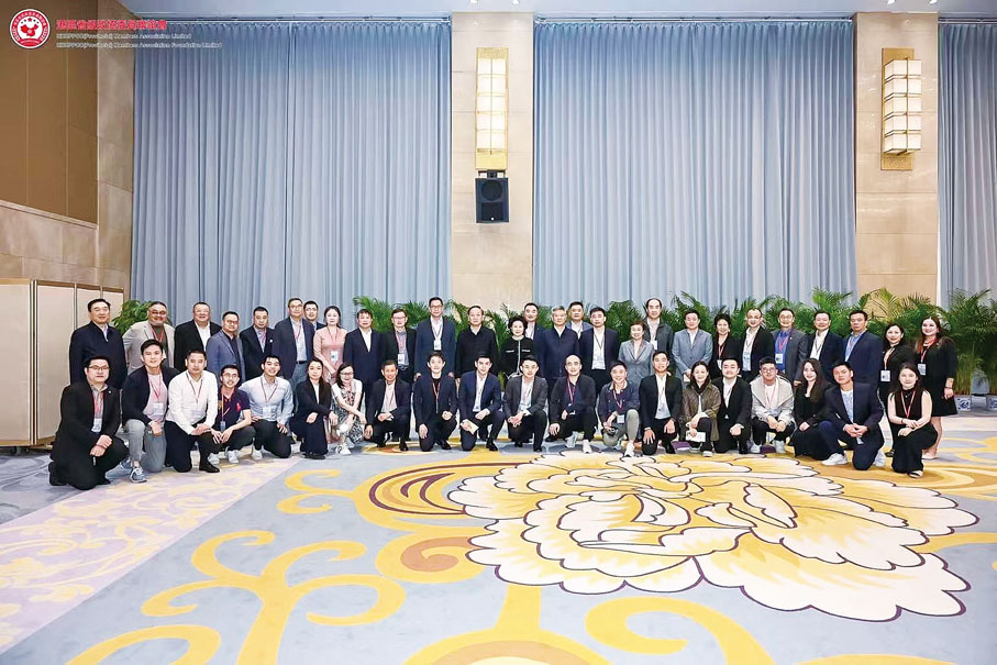 ◆陝西省政協主席徐新榮會見考察團一行。