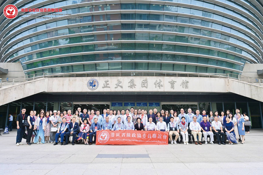 ◆參觀復旦大學正大體育館。