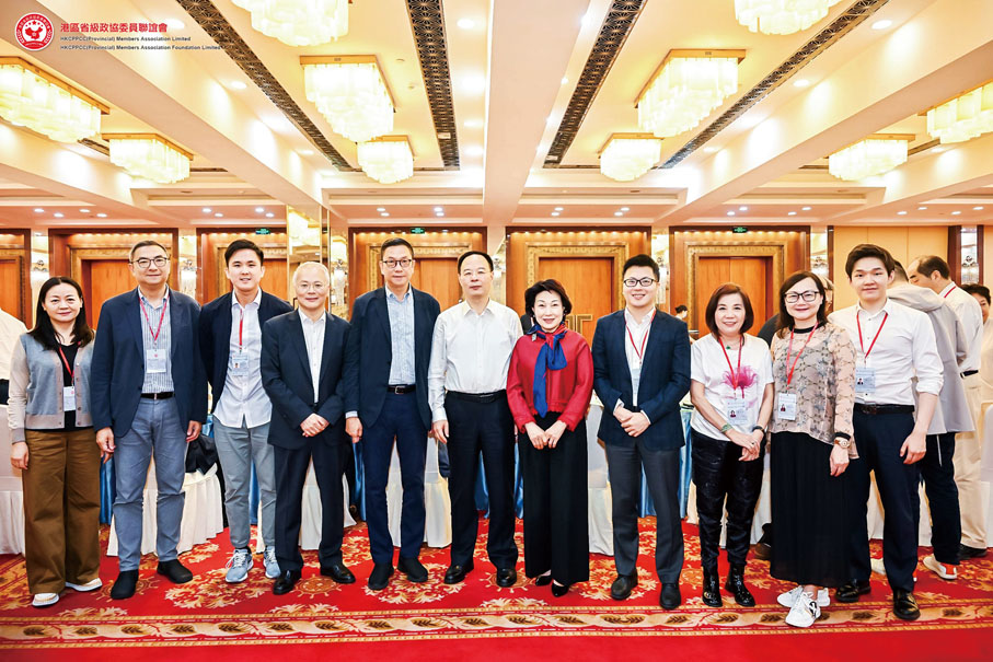 ◆湖北省政協主席孫偉會見考察團一行。